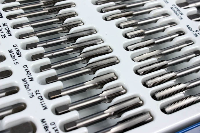 Sriegiklių ir sriegpjovių komplektas | M2 - M18 | 110 vnt. (ES-68110)