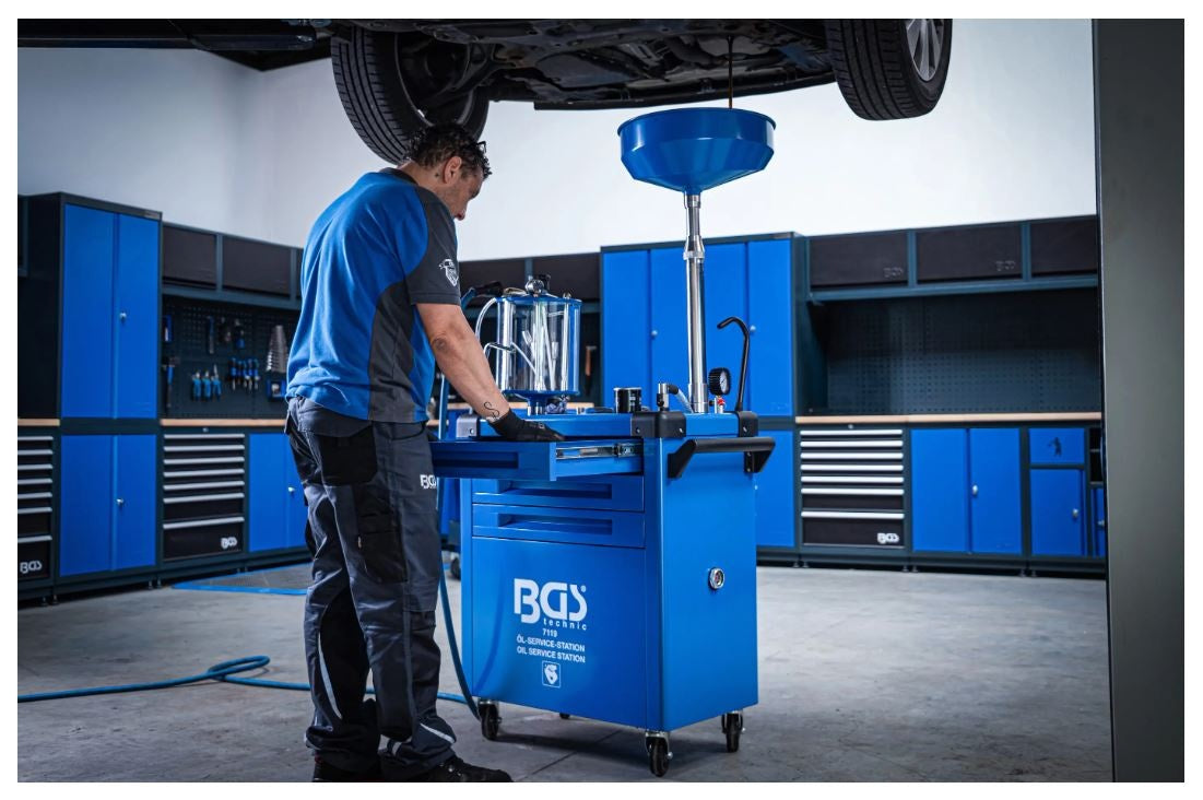 Mobili alyvos keitimo stotelė | su 3 stalčių spintele | su filtro raktais | 70L (7119)