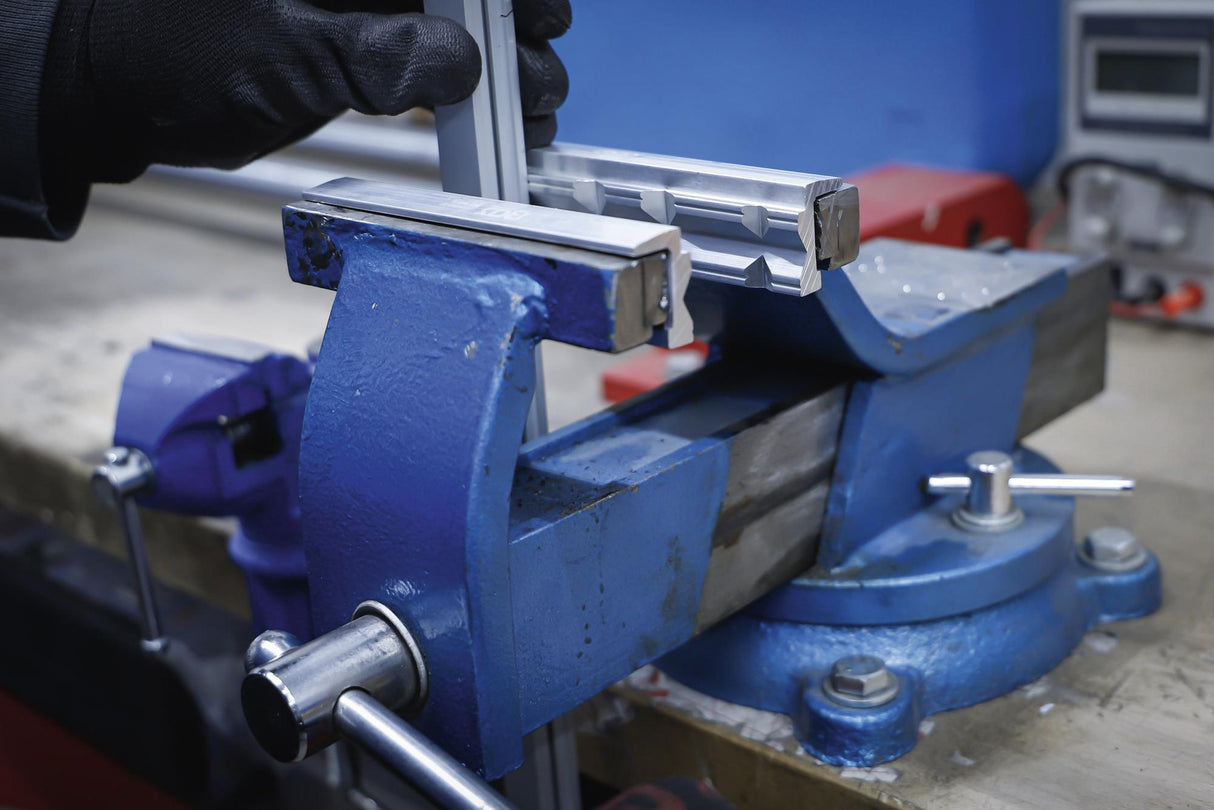 Spaustuvų lūpų apsaugos horizontalaus ir vertikalaus profilio | Aliuminis | 150 mm | 2 vnt. (9285)