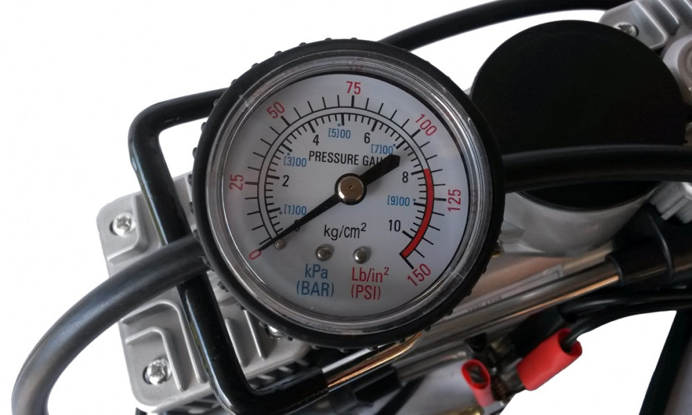 Oro kompresorius 2x30mm cilindrai, guminė žarna 12V (BST1023)