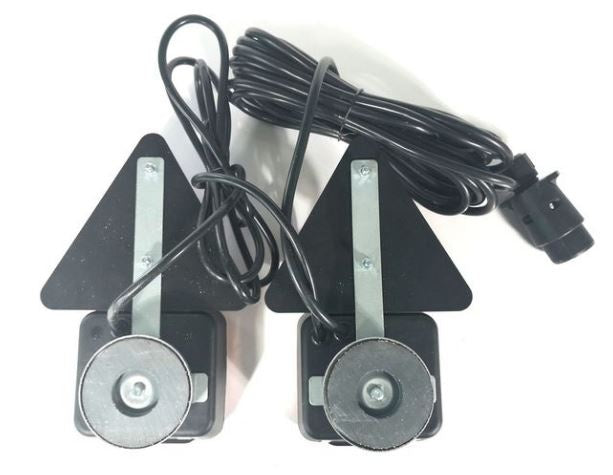 Priekabos lempos su trikampiais atšvaitais | magnetinės | su kištuku | 2 vnt. (MTL101C)