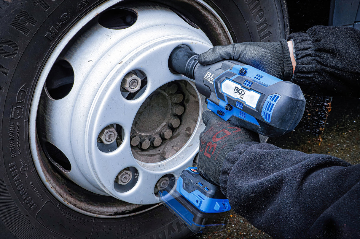 Akumuliatorinio smūginio veržliarakčio rinkinys | bešepetėlinis | 1200 Nm | 18 V | su įkraunama baterija ir greitu įkrovikliu (7391)