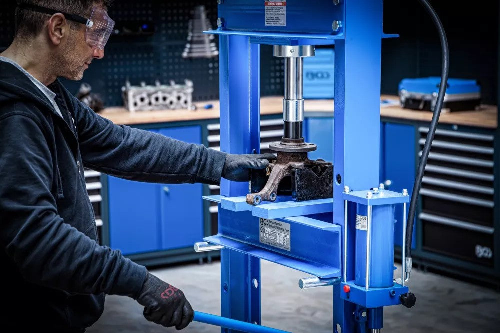 Hidraulinis presas su manometru | 20 t (9246)