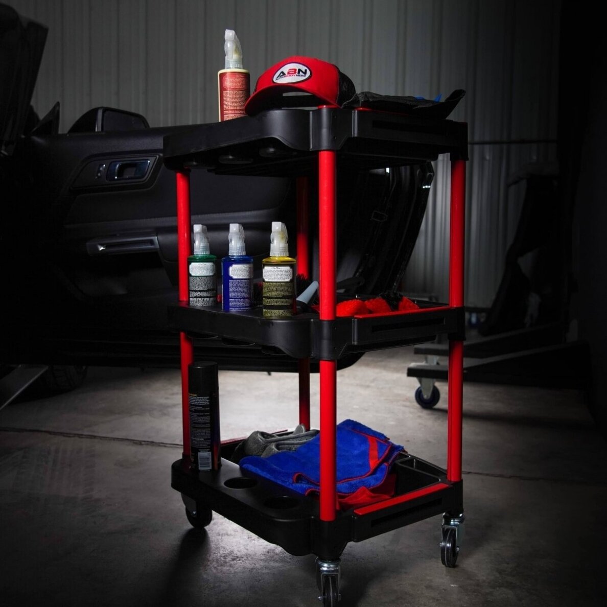 Dirbtuvių vežimėlis | 3 lygių kompozitas su dalių saugykla | + 2 perforacijos su 8 kabliukais (WT3P)