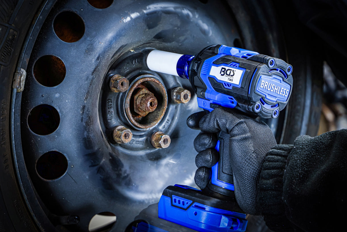 Akumuliatorinio smūginio veržliarakčio rinkinys | bešepetėlinis | 550 Nm | 18 V | su įkraunama baterija ir greitu įkrovikliu (7390)