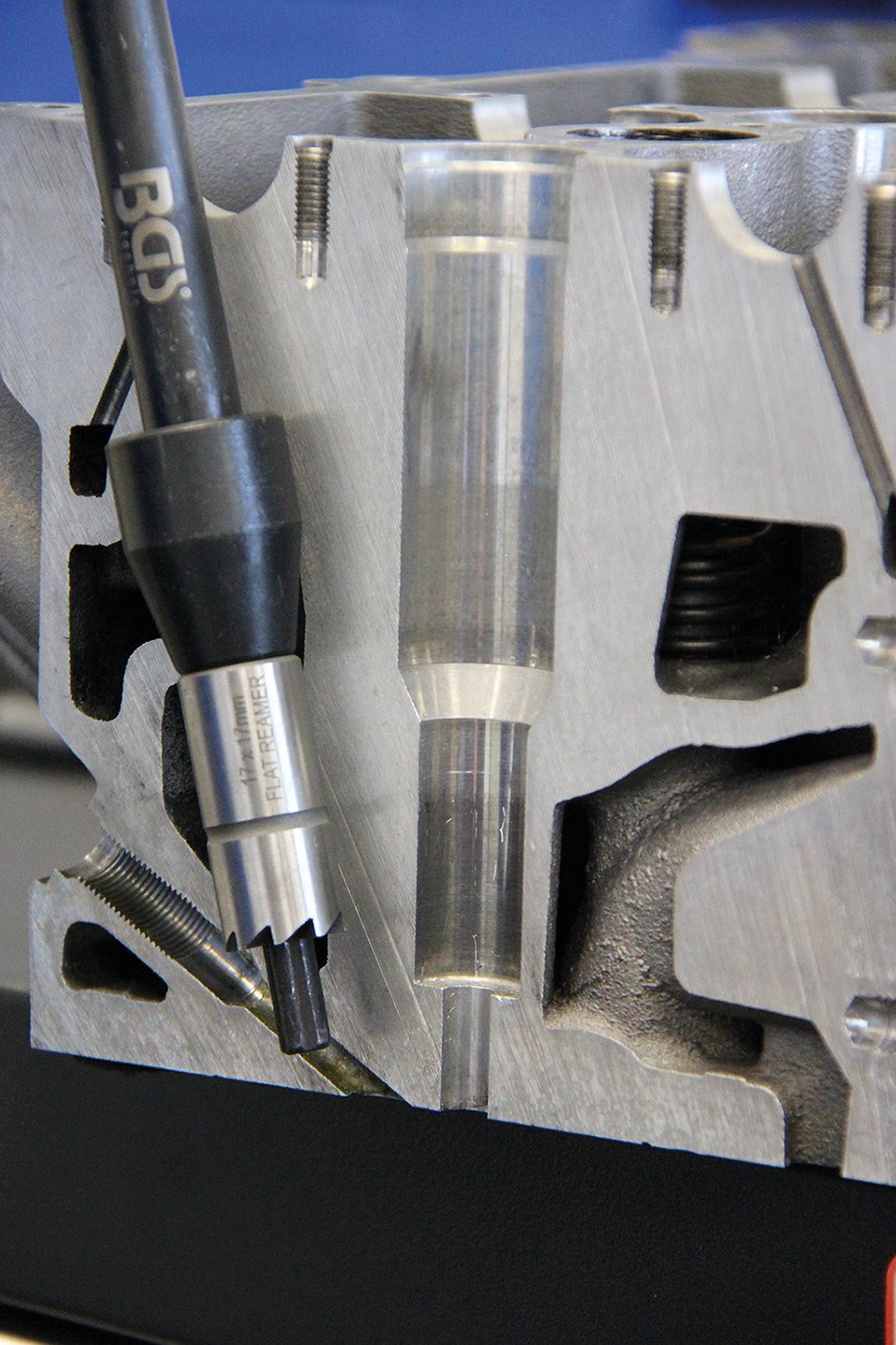 Dyzelinių purkštukų ir žvakių aptarnavimo rinkinys (8723)