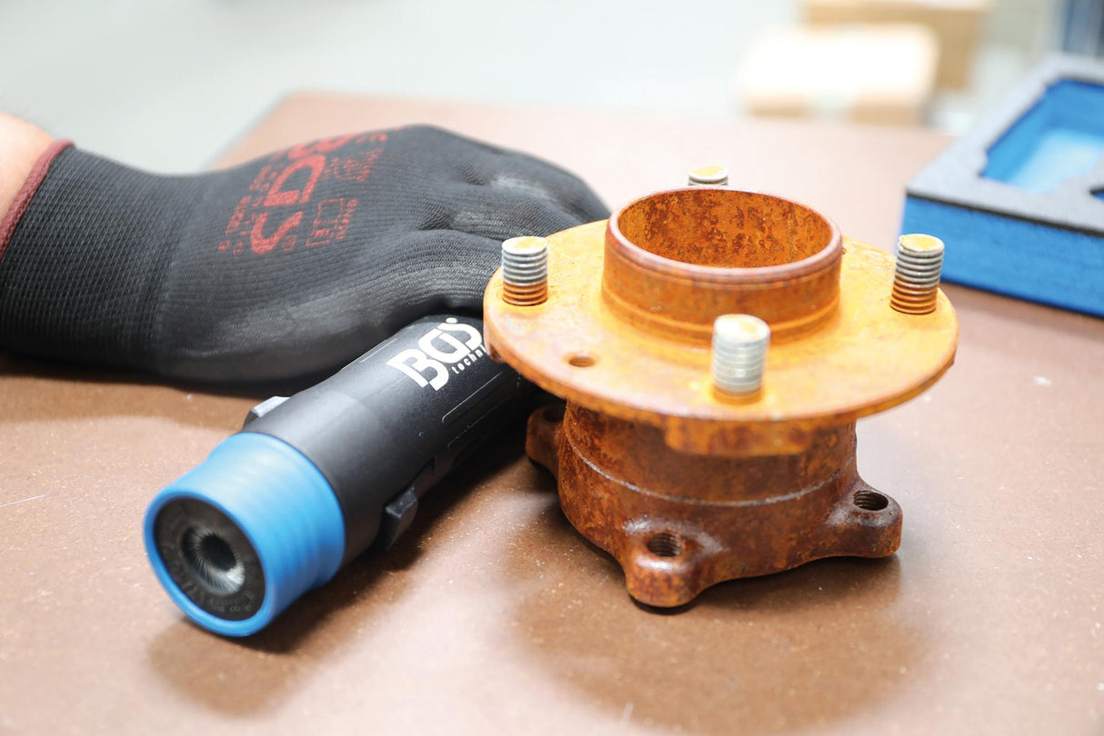 Įrankių dėklas 1/6: smeigių ir ratų veržlių varžtų valymo šepetėlių rinkinys (9373)