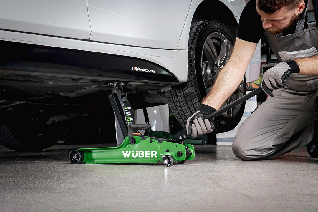 Žemo profilio hidraulinis domkratas su ratukais Wüber W22002 | 80-375 mm | 2.5 t | lagaminas (W22002)