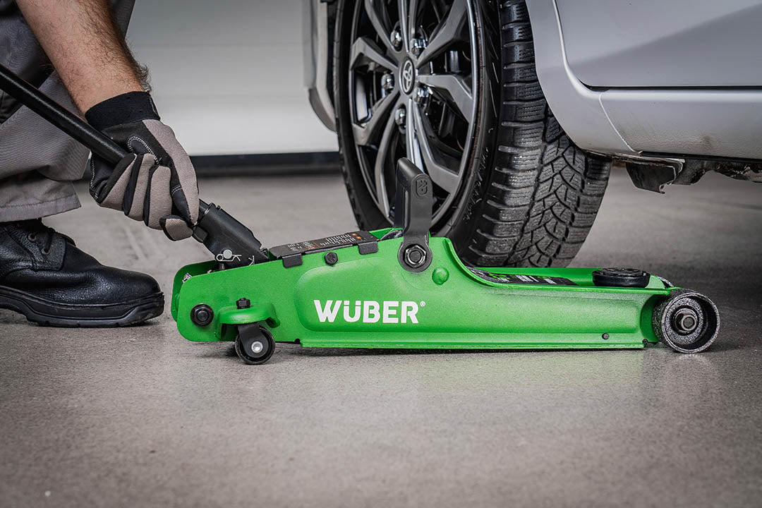 Žemo profilio hidraulinis domkratas su ratukais Wüber W22002 | 80-375 mm | 2.5 t | lagaminas (W22002)