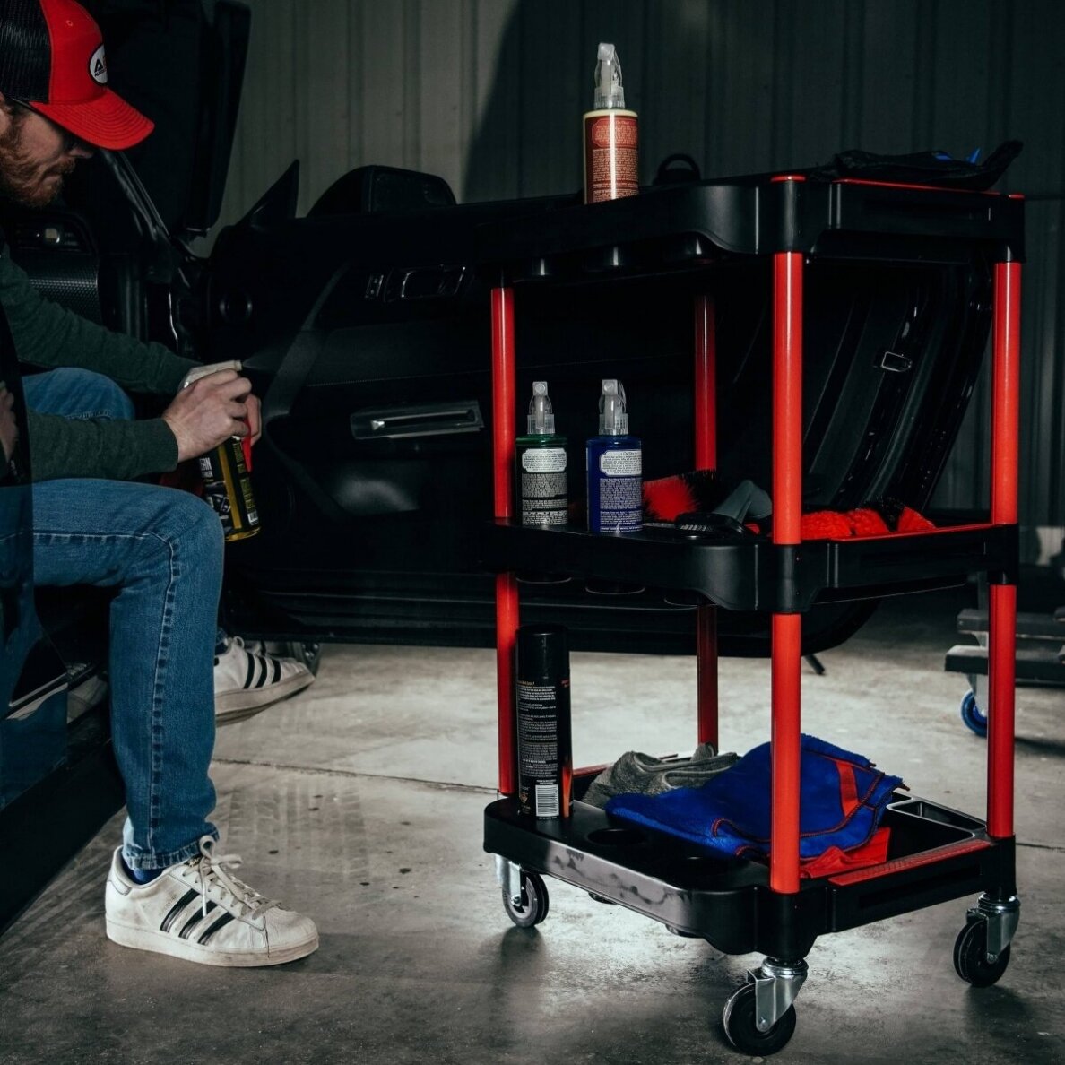 Dirbtuvių vežimėlis | 3 lygių kompozitas su dalių saugykla | + 2 perforacijos su 8 kabliukais (WT3P)